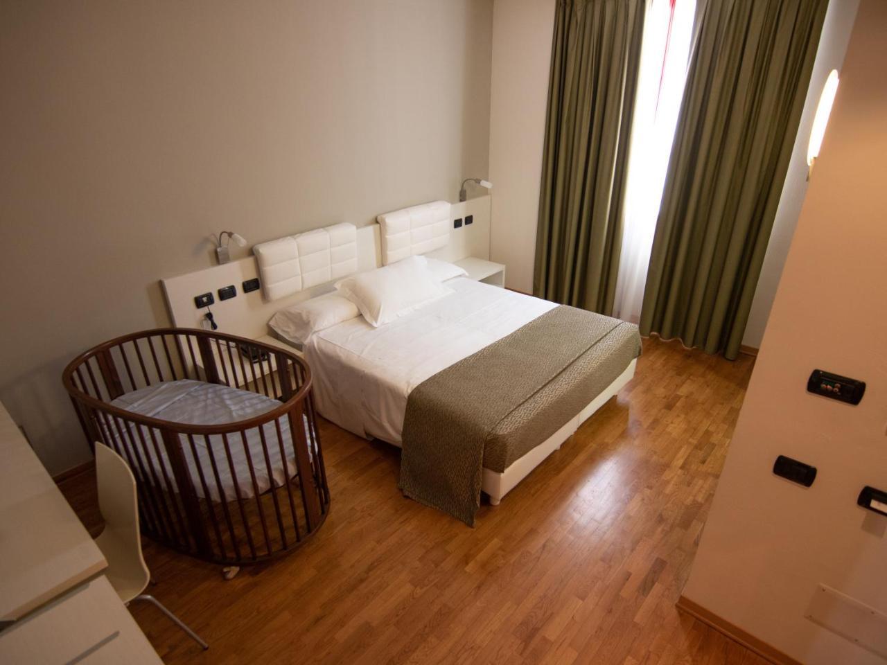 Master Hotel Reggio Emilia Exterior photo
